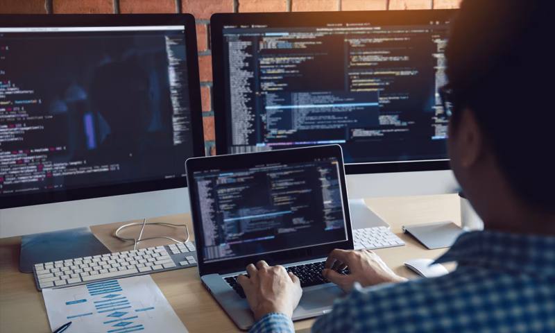 数据科学选型:R与Python如何赋能普安县网站建设?